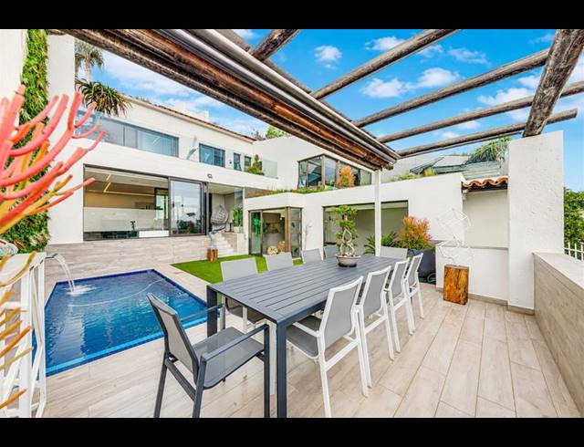 4 BEDROOM TOWNHOUSE FOR SALE IN SENDERWOOD